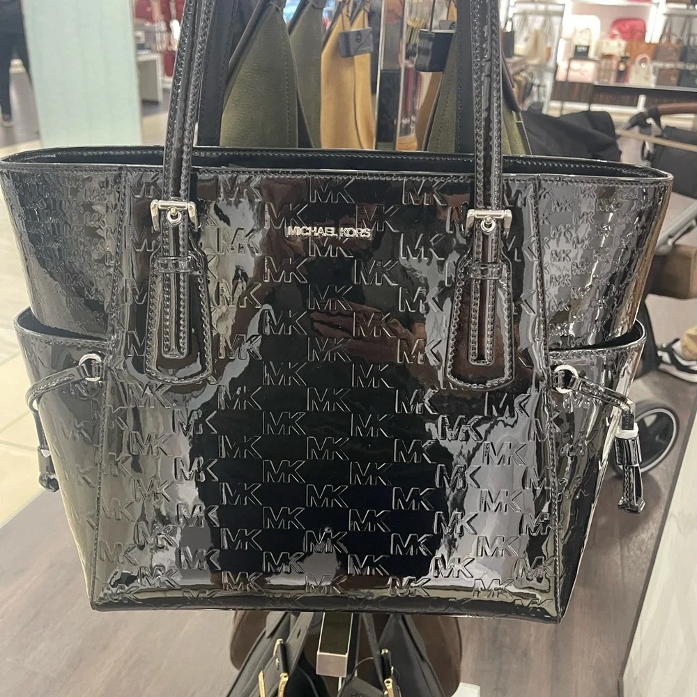 MICHAEL KORS Voyager Large Patent Logo Debossed EW Shoulder Tote Bag Black  NWT